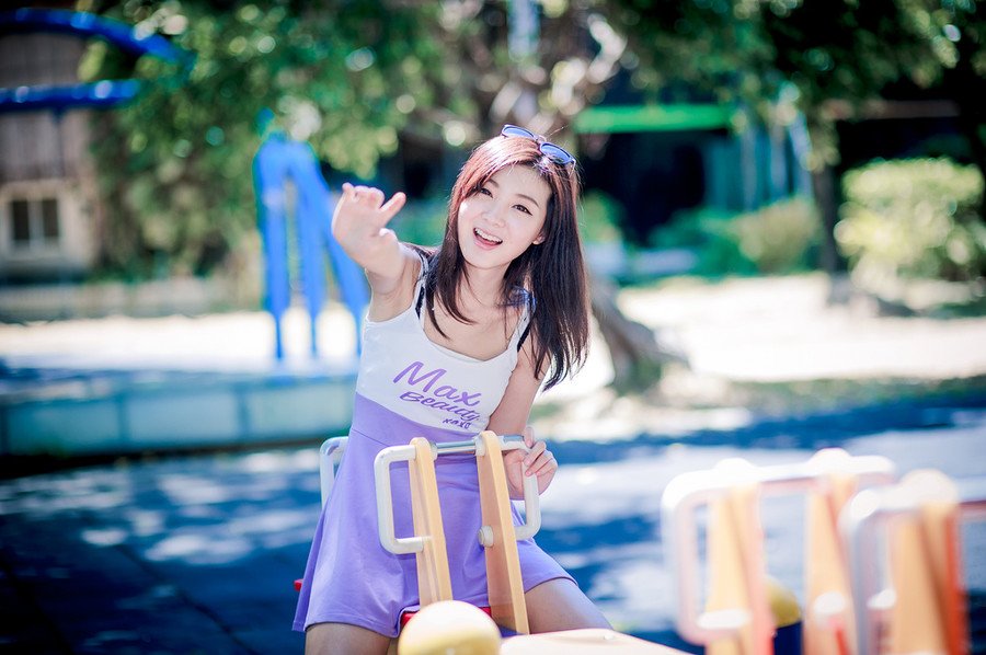 “唉~”